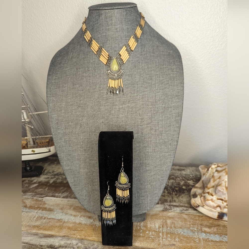 Hand Crafted Peruvian Light Green Serpentine And … - image 1